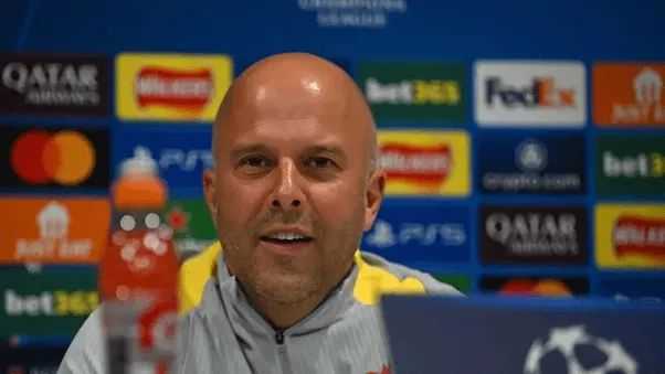 HLV-Arne-Slot-nen-o-lai-hay-roi-khoi-Liverpool-1-min_11zon